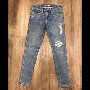 NWOT women’s Levi’s